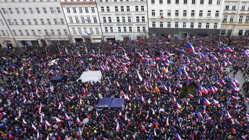    "Фашисты": скандировали чехи в адрес украинцев на митинге в Праге
