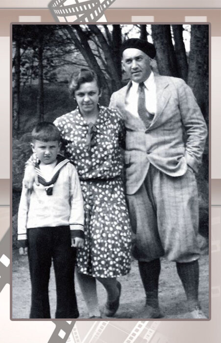  Евгений Весник в детстве с родителями.