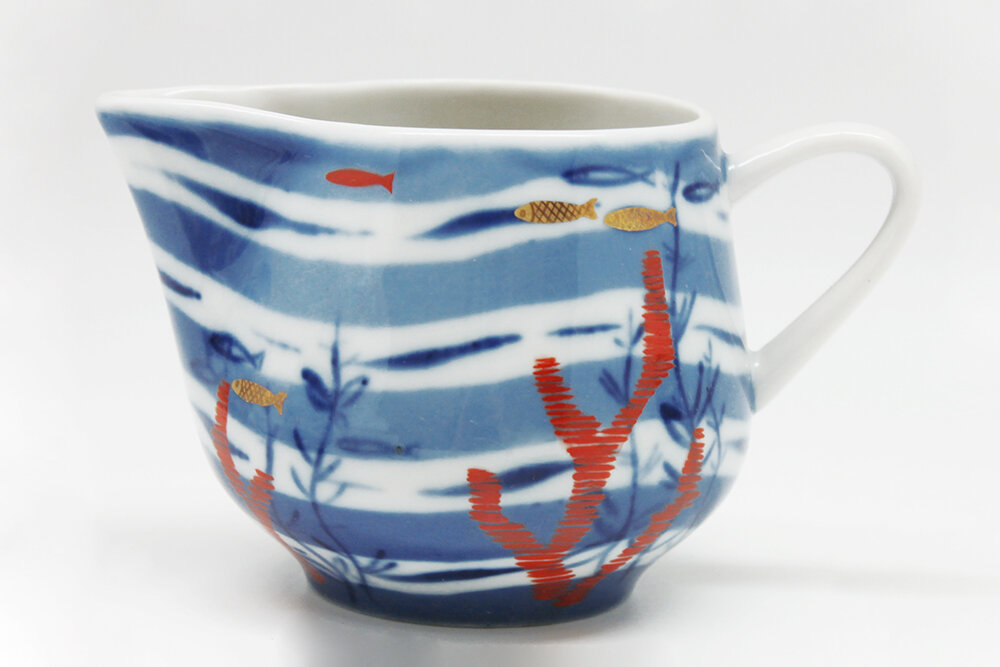 Молочник из сервиза «В заливе». 1960-е, ДФЗ Вербилки. Автор формы В.Ф. Ольшевский (?), автор росписи Клавдия Николаевна Паникова