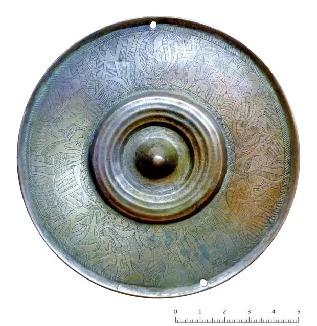 Бронзовый диск с орнаментом