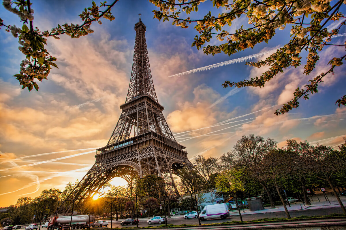 Она была спроектирована и построена фирмой Eiffel et Compagnie