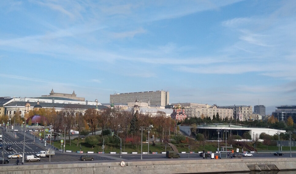 Вид на парк с Большого Москворецкого моста