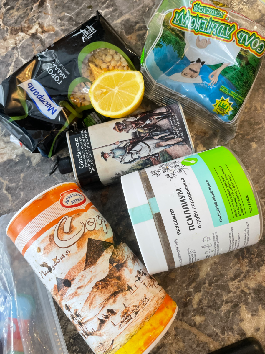 Нам понадобится :
-горох 200-300 грамм
-псиллиум 1 столовая ложка 
-оливковое масло 2 столовые ложки 
-сода(гащенная лимонным соком )
-соль по вкусу (мы используем адыгейскую )
