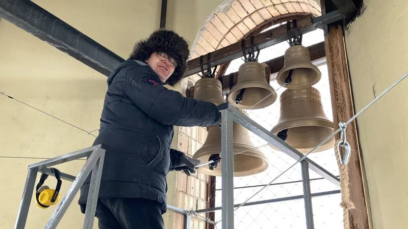    Звонарь Леонид Лебедев // Фото автора