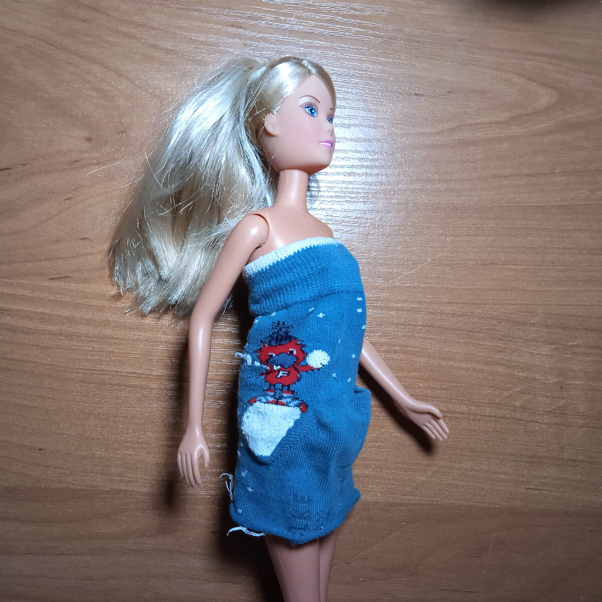 Красивое платье для игровой куклы Antonio Juan см