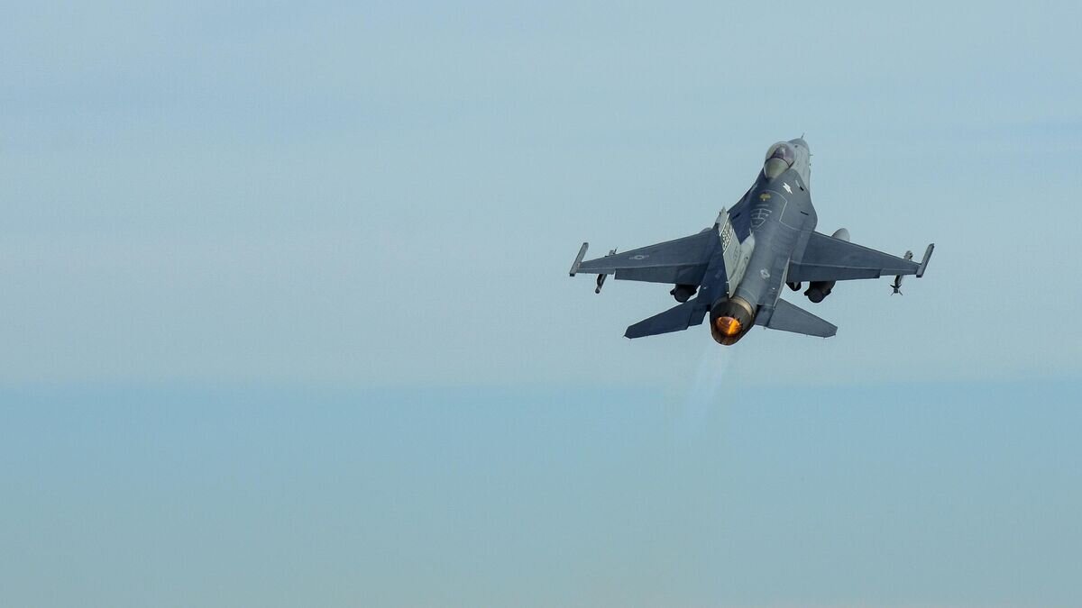    Американский истребитель F-16 Fighting Falcon© Фото : U.S. Air National Guard / Tech. Sgt. Caycee Watson