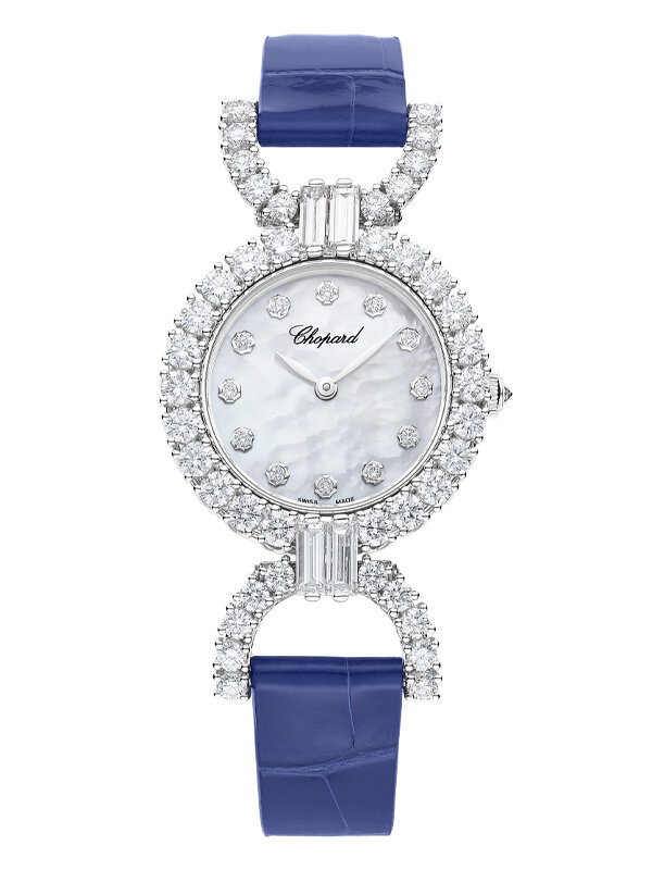 Часы Chopard L'Heure Du Diamant в 29,5 мм корпусе из белого золота с бриллиантами на безеле и в виде часовых индексов. Перламутровый циферблат