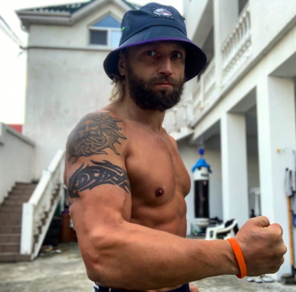     В соцсетях Максим любил покрасоваться мышцами ФОТО: соцсети