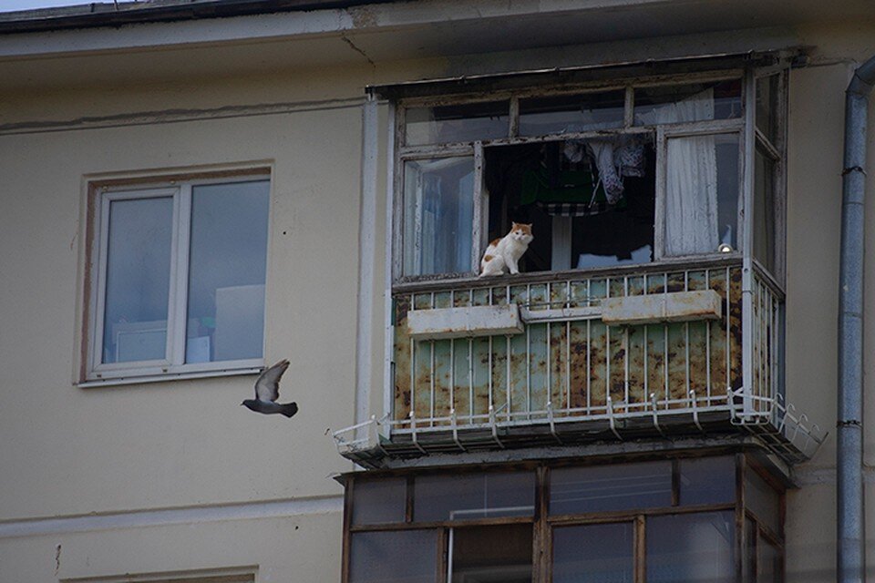    Сотрудники МЧС оперативно локализовали и потушили возгорание на балконе Алексей БУЛАТОВ