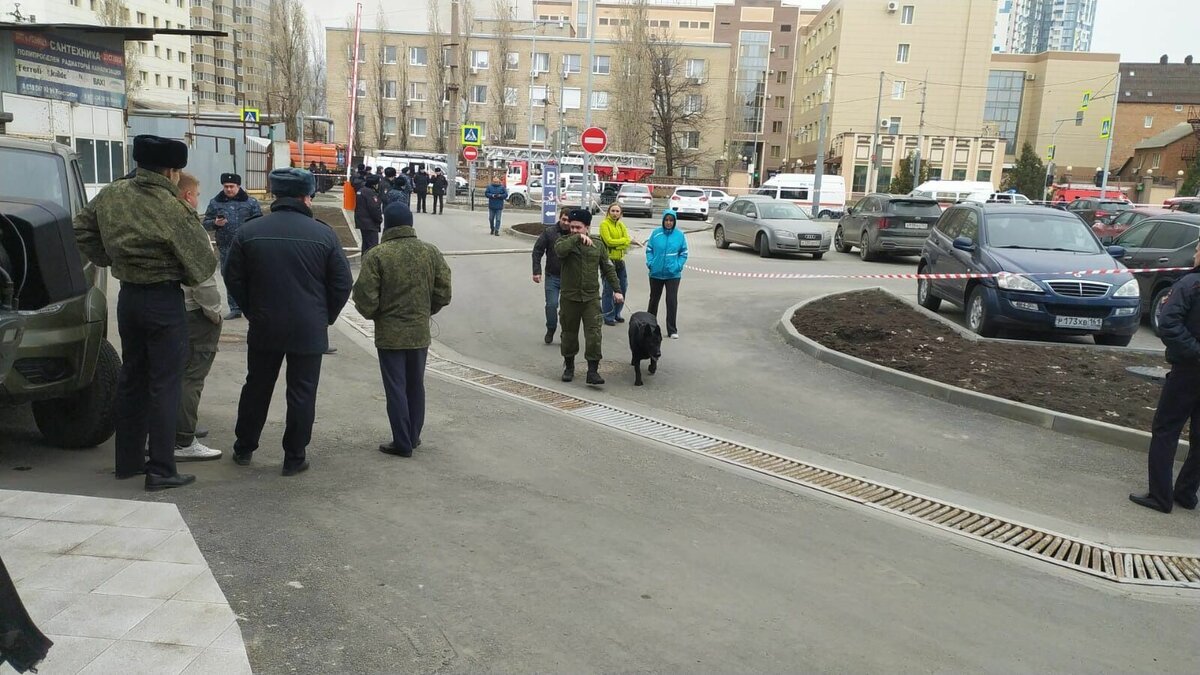     Представители малоизвестного террористического движения «Черный мост» заявили, что якобы могут быть причастны к пожару в здании Погрануправления ФСБ РФ в Ростове-на-Дону, сообщает издание RTVI.