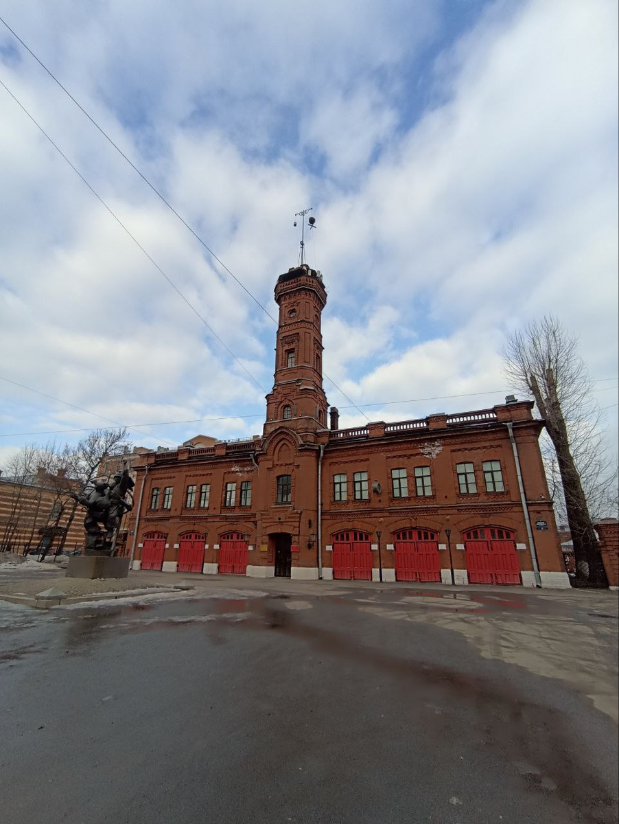 Пожарная часть 9, Большой проспект ВО, 73. Фото автора