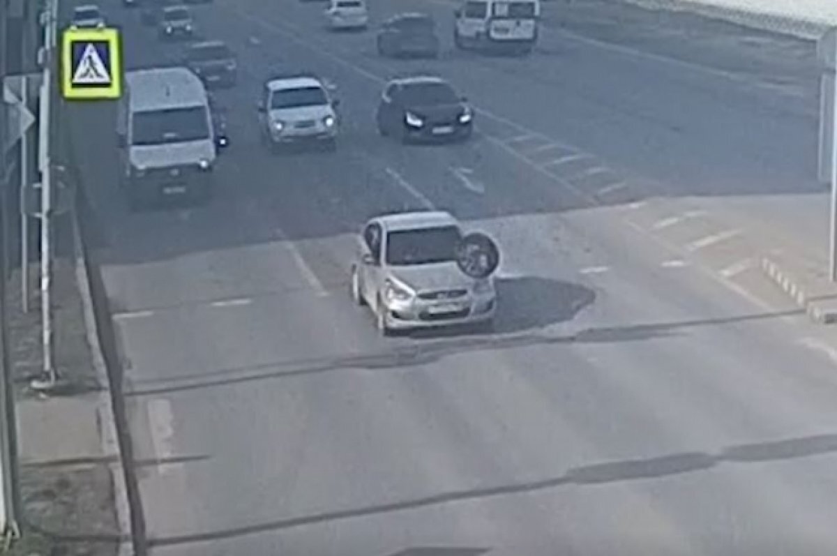    Отлетело на ходу колесо у иномарки на второй продольной в Волгограде