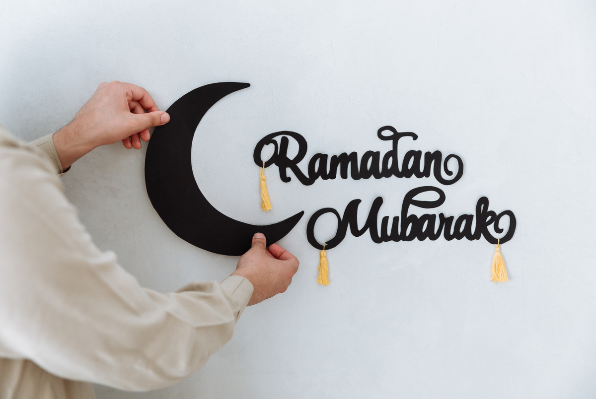 У мусульман пост рамадан длится. Рамадан 2022. Конец Рамадана. Рамадан мубарак 2023. С началом Священного месяца Рамадан.