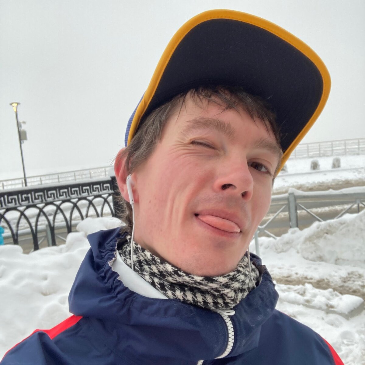 Что-то в глаз попало)
