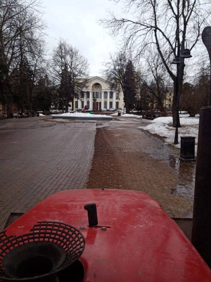     100 кубометров уличного смёта вывезли из Великих Лук