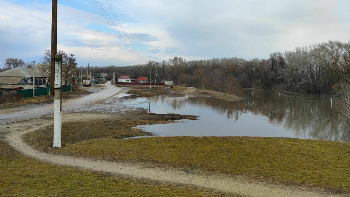     В Волгоградской области повышение уровня воды продолжается на четырех малых реках. Стремительный подъем зафиксирован на Хопре и Кумылге, по данным Гидрометцентра России.