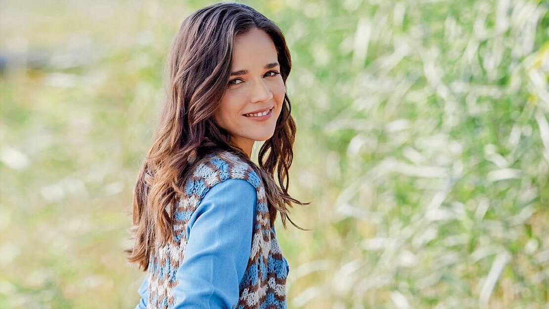    Разноцветный длинный жилет