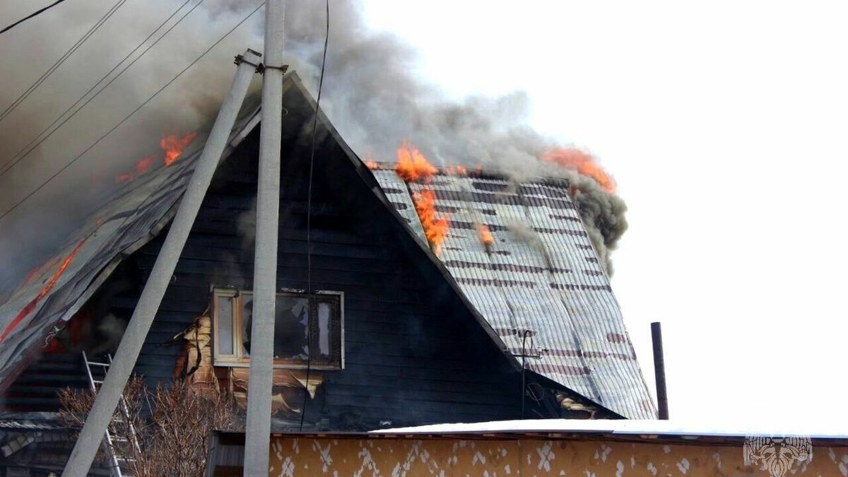 Жилой дом сгорел в Заводоуковске из-за короткого замыкания | nashgorod.ru |  Дзен