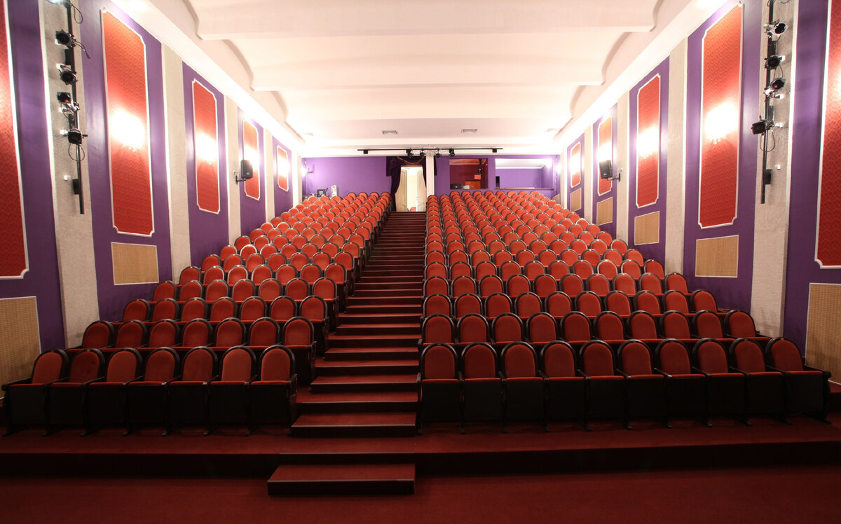 театр алеко зал