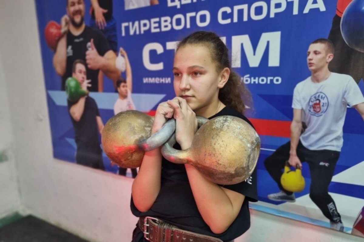    Втопила! Уральская школьница установила мировой рекорд в гиревом спорте