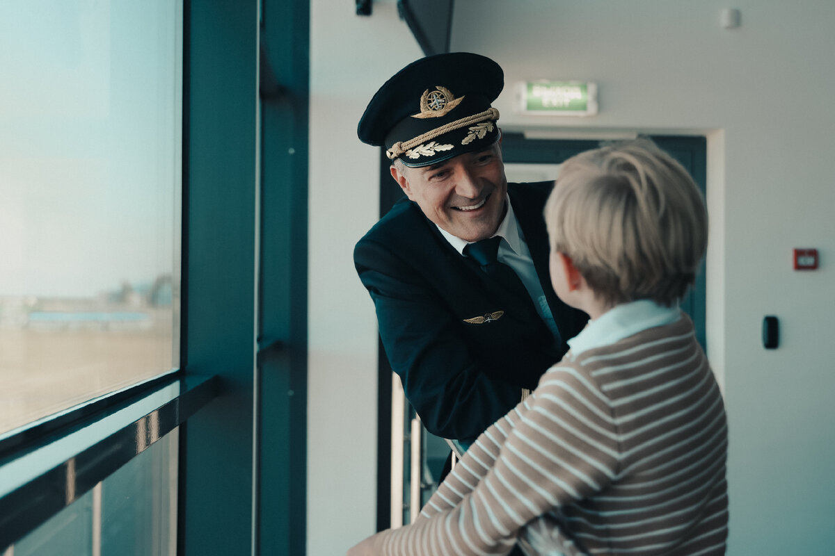 кадр из экшн-драмы «На солнце, вдоль рядов кукурузы»