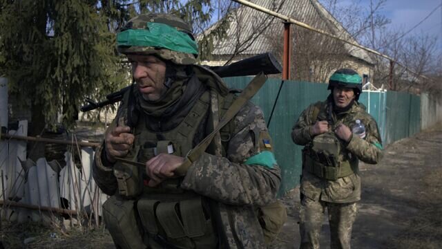 Украинские солдаты в городе Часов Яр
