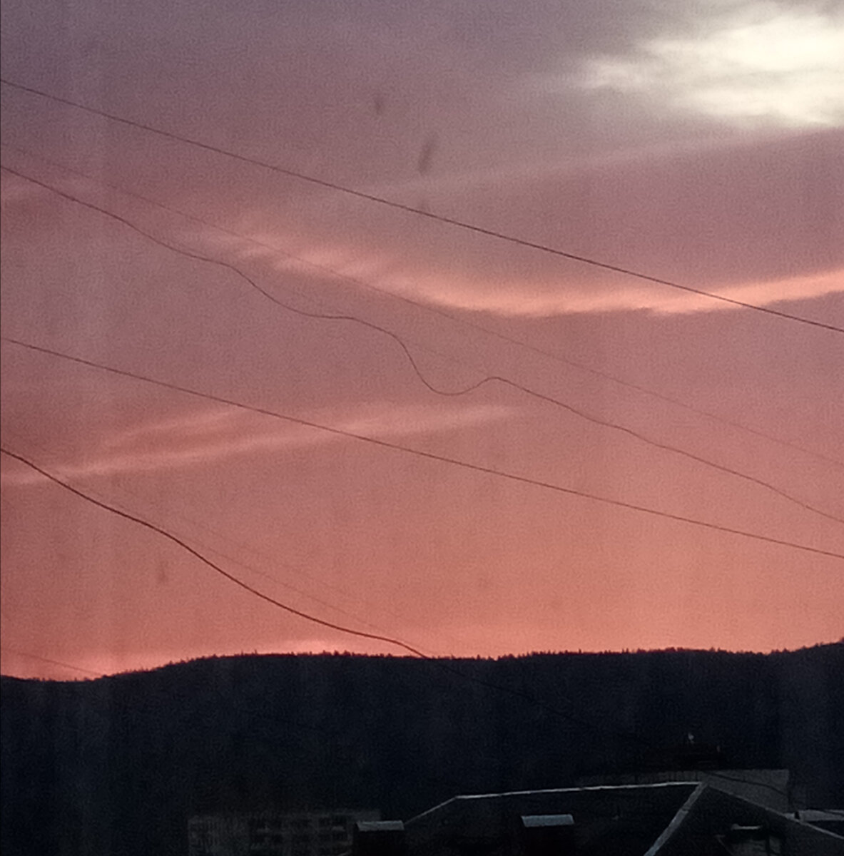 Утро, рассвет над Уральскими горами. 