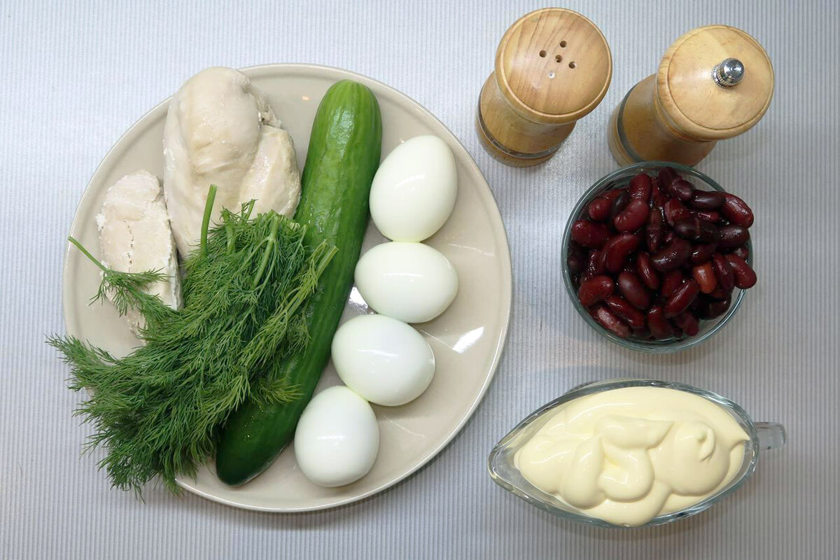 Рецепт салата с курицей и фасолью