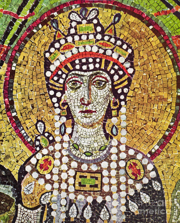 Императрица Феодора (500-548) с монисто на шее, базилика Сан-Витале, Равенна, Италия.