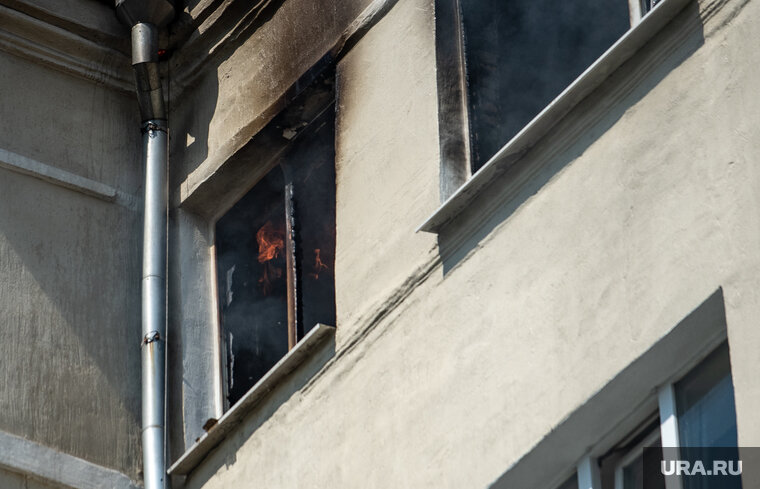    В Екатеринбурге загорелась квартира в высотке на улице Николая Кичигина, 9 (архивное фото)