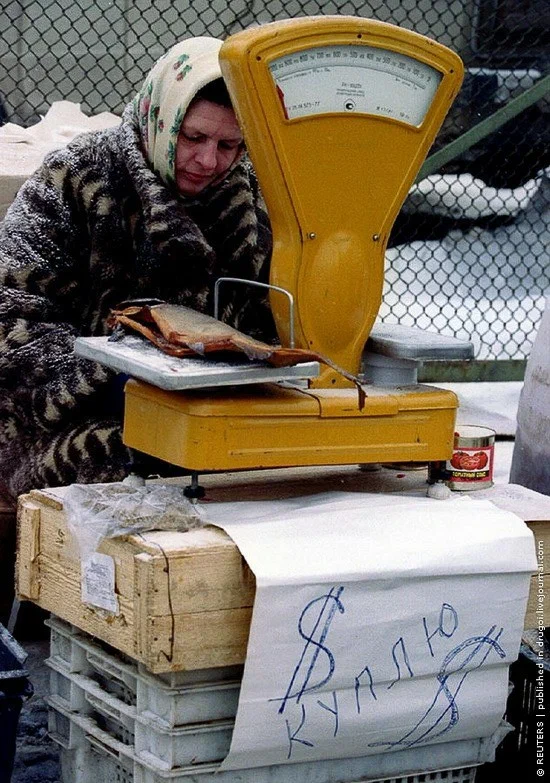В 1998 даже продавщица рыбы искала везде доллары США