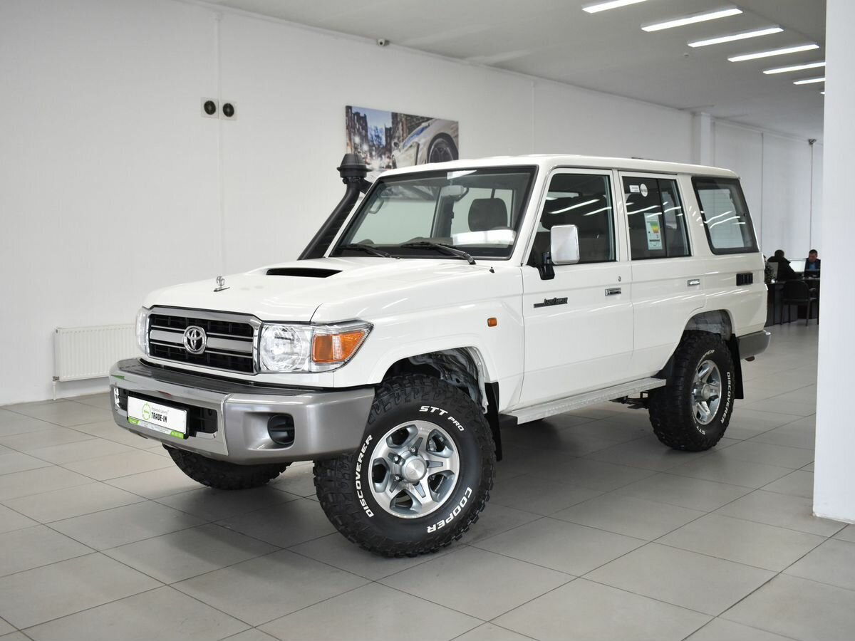 Toyota Land Cruiser 76. Источник иллюстрации - auto.ru