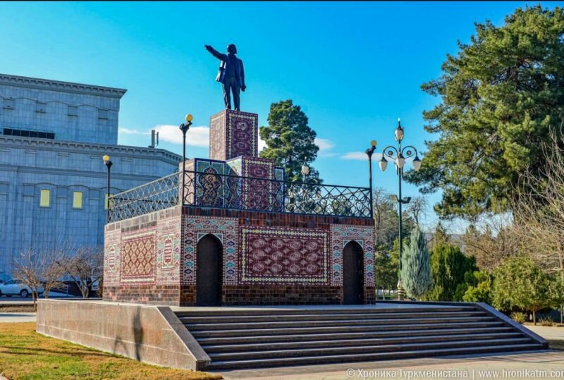 Памятник В.И.Ленину в Ашхабаде