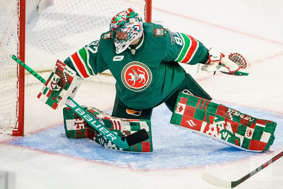 ​Тимур Билялов является основным фактором, который позволяет казанцам опережать омичей по показателю пропущенных шайб. Фото: © Салават Камалетдинов / «Татар-информ»