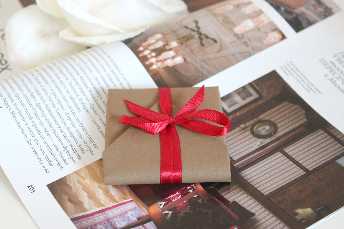 Златогривый царственный грифон Sigil Inspired by Tammy Tanuka.