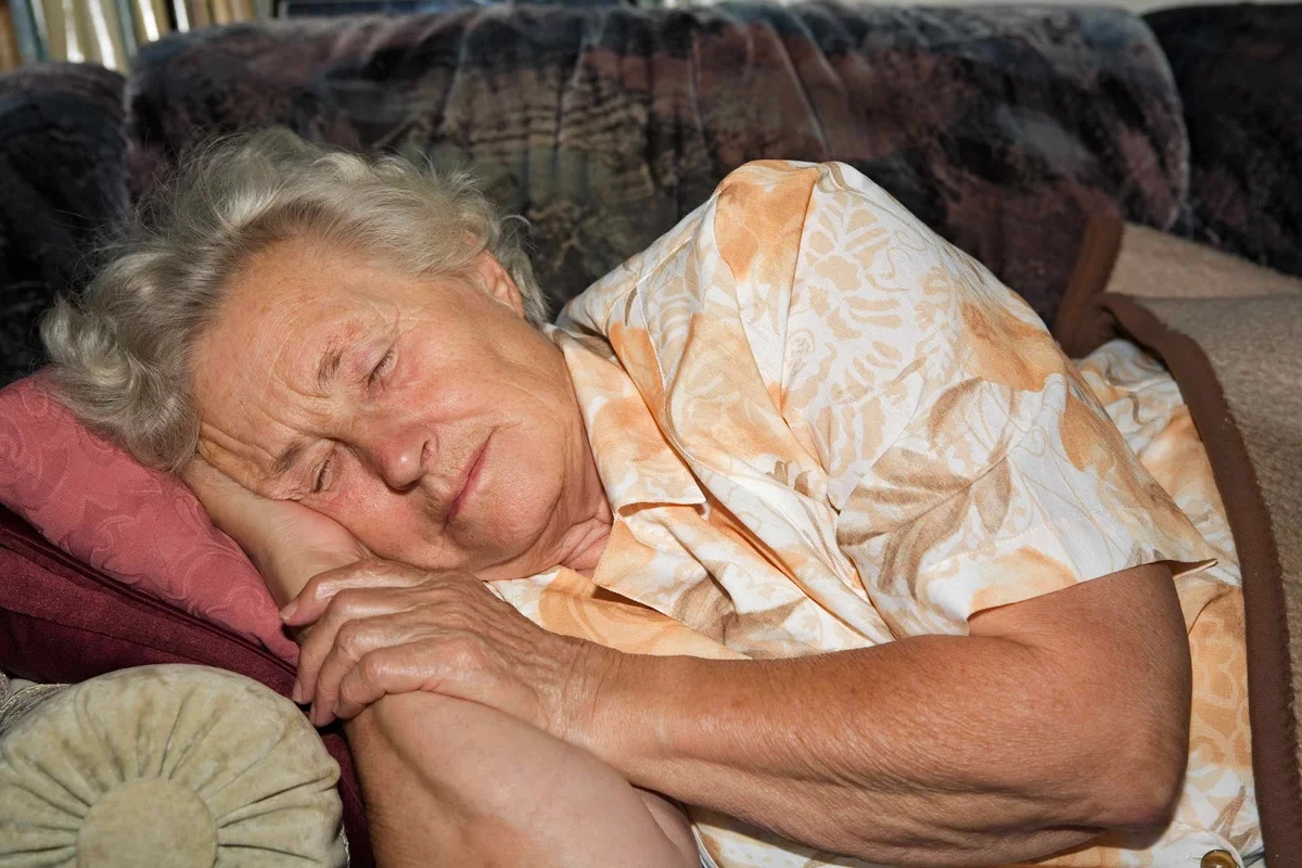 Умершая бабушка во сне к чему снится. Сон пожилых.