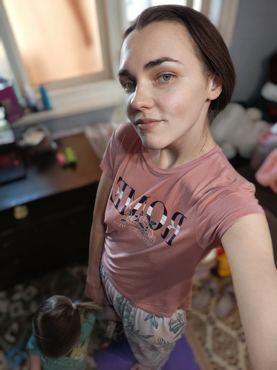 А это мне вчера хватило сил на небольшую растяжку.))