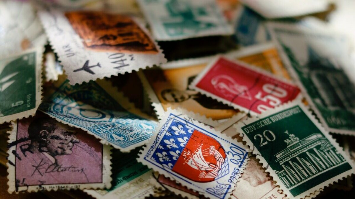     В краевом центре выпустили почтовую марку в память о герое, который погиб на СВО.