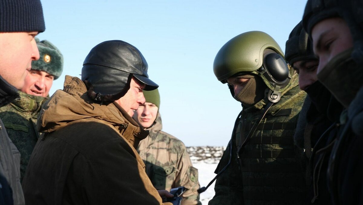     В Ростовской области учреждена специальная комиссия по вопросам поддержки участников СВО и их семей, соответствующее постановление подписал Василий Голубев.