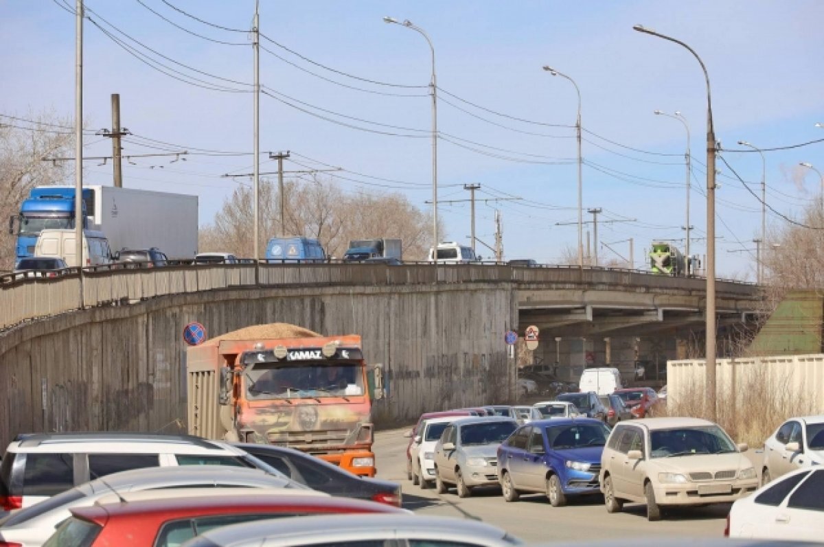    Перед закрытием на ремонт моста на Земеца мэрия консультируется с самарцами