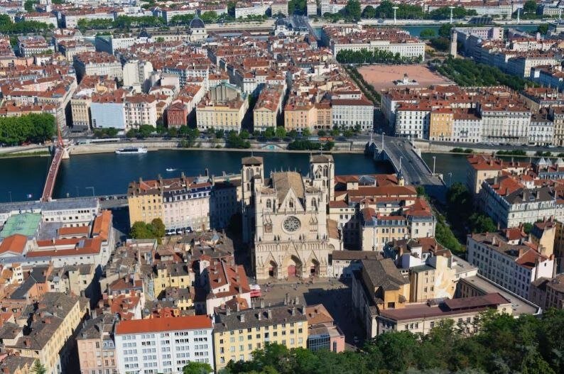    Система функционирования ЖКХ Европы отличается от ее работы в России. Фото: freepik.com