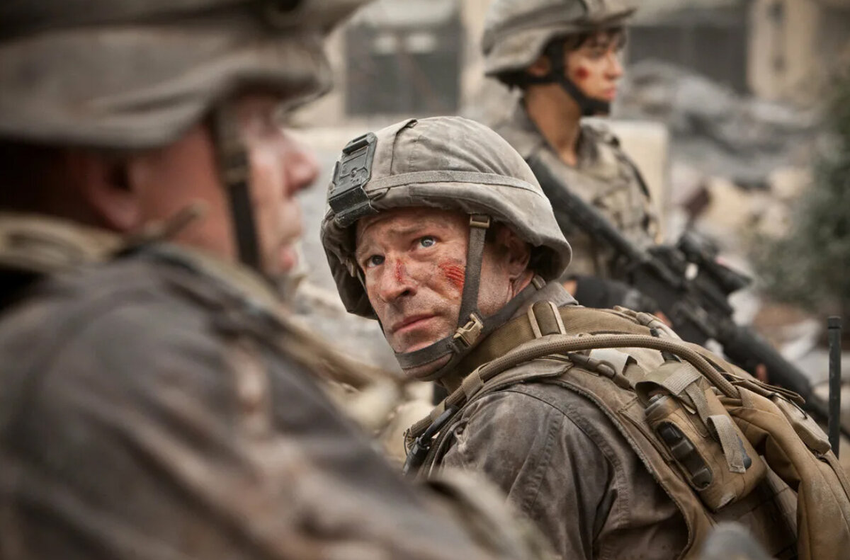 Кадр из фильма "Инопланетное вторжение: битва за Лос-Анджелес" (2011)