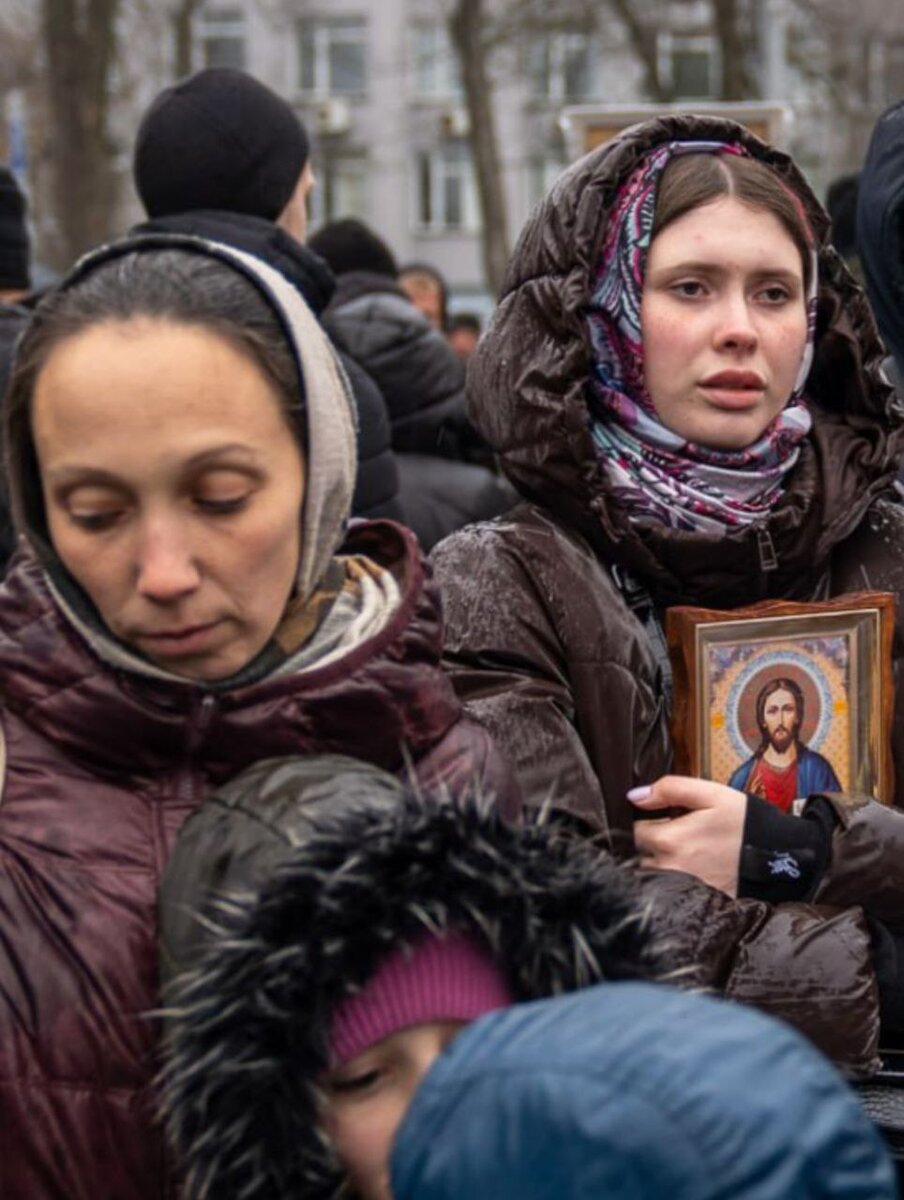 а нам бы день простоять да ночь продержаться