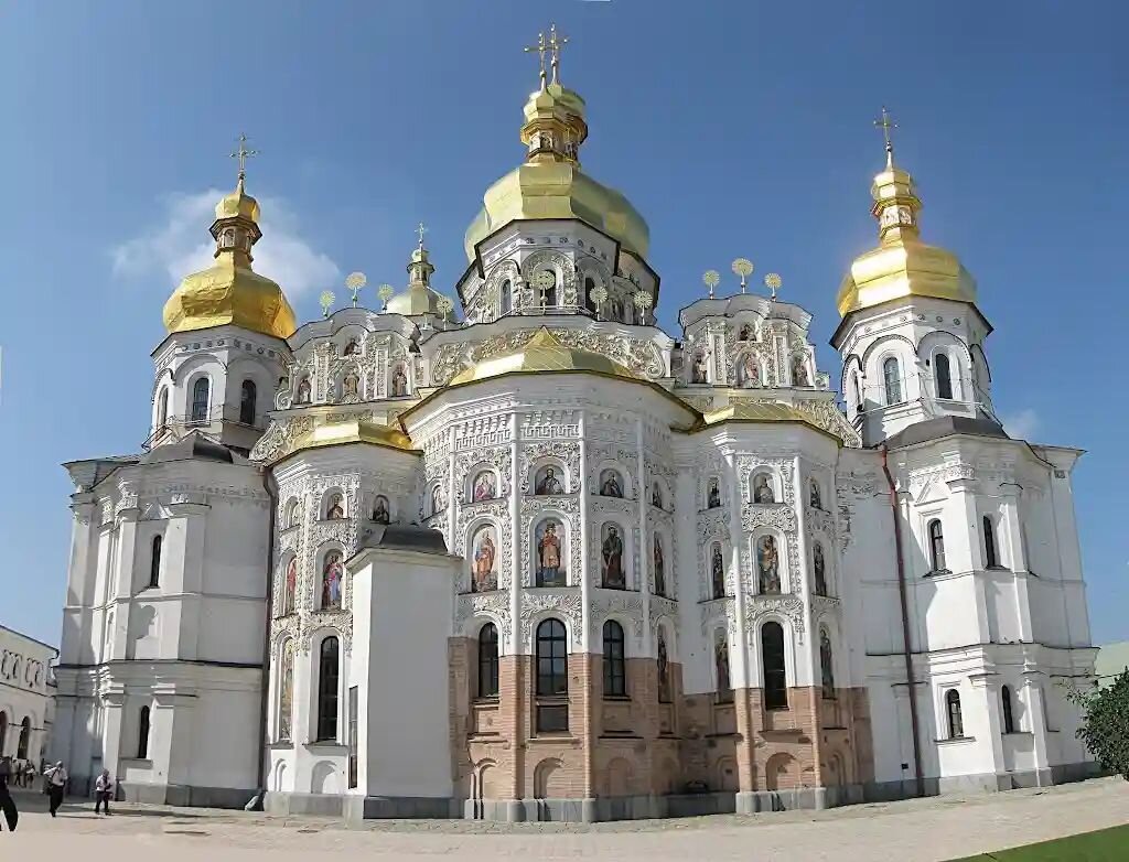Жизнь в киево печерском монастыре. Киево-Печерская Лавра Киев. Церковь Киево-Печерской Лавры в Киеве. Свято Успенская Киево Печерская Лавра. Храмы Киево - Печерской Лавры