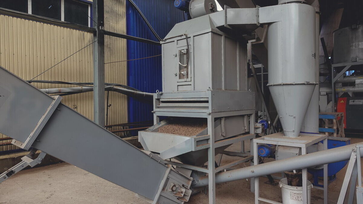     Граждане переживают, что в планируемом экотехнопарке будет перерабатываться лишь часть отходов, остальные будут складироваться или сжигаться, указано в обращениях, попавших в редакцию NewsTracker.