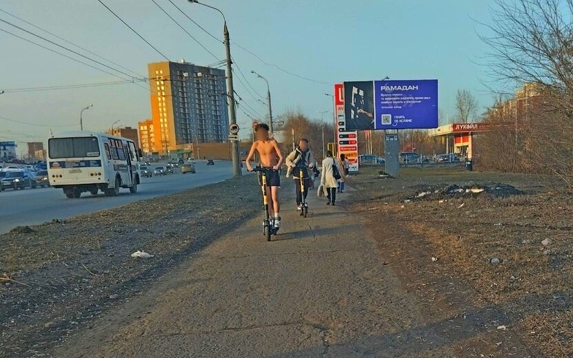    Фотофакт: полуголого самокатчика заметили на ул. Удмуртской в Ижевске