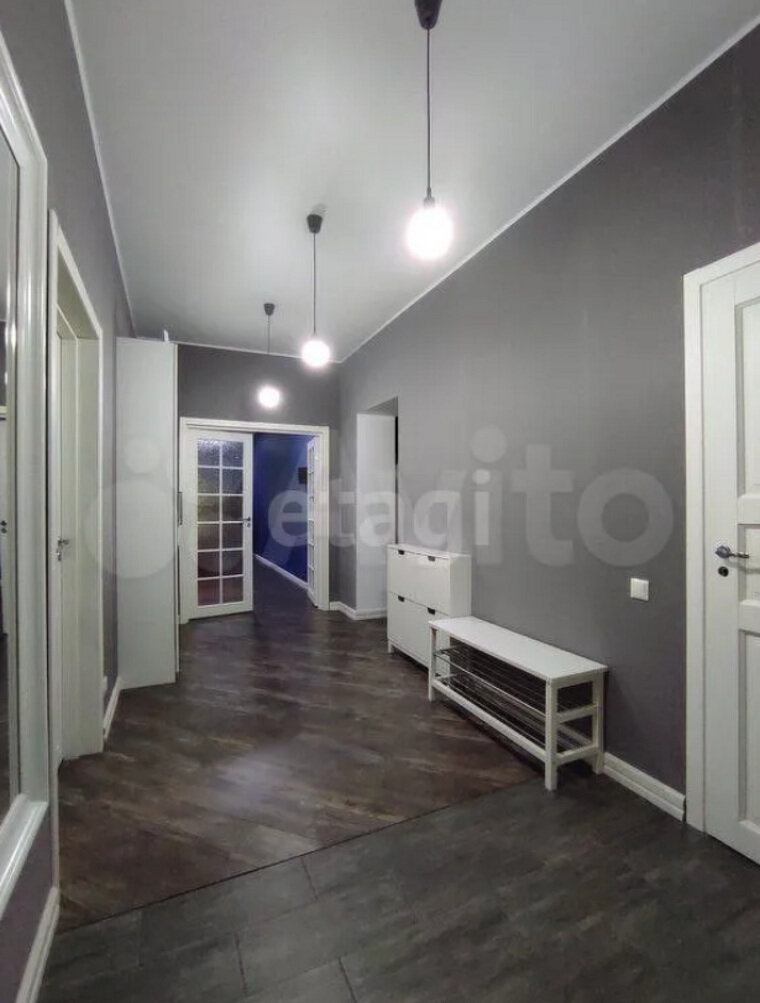    Площадь квартиры составляет 145 квадратных метров