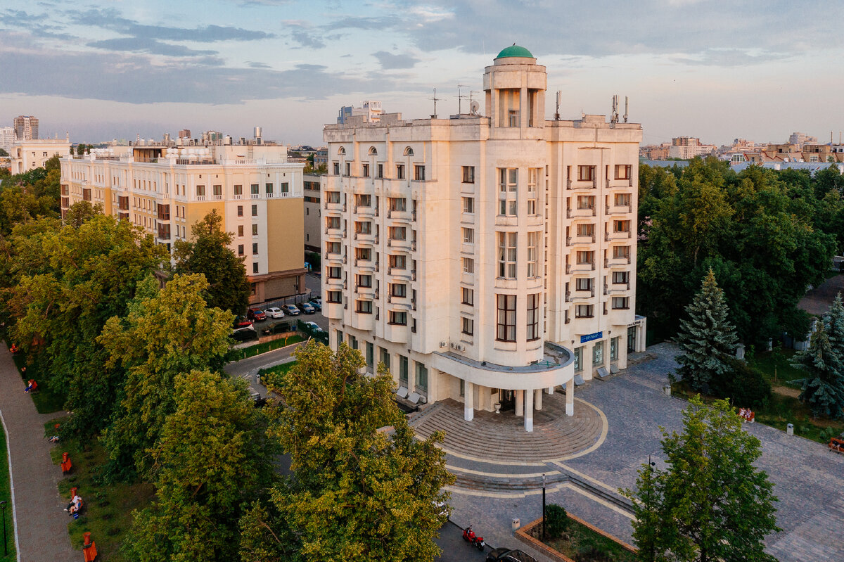 Гостиница «Октябрьская» в Нижнем: смелый проект, ставший классикой  постмодернизма | Нижний 800 | Дзен