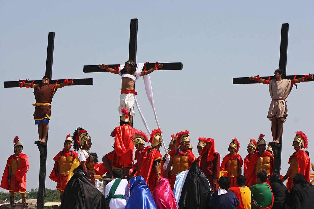 Религиозные традиции. Католическая Великая пятница (good Friday). Распятие страстной пятницы Филиппины. Реконструкция распятия, Филиппины. Страстная пятница (Великая пятница) в Португалии.