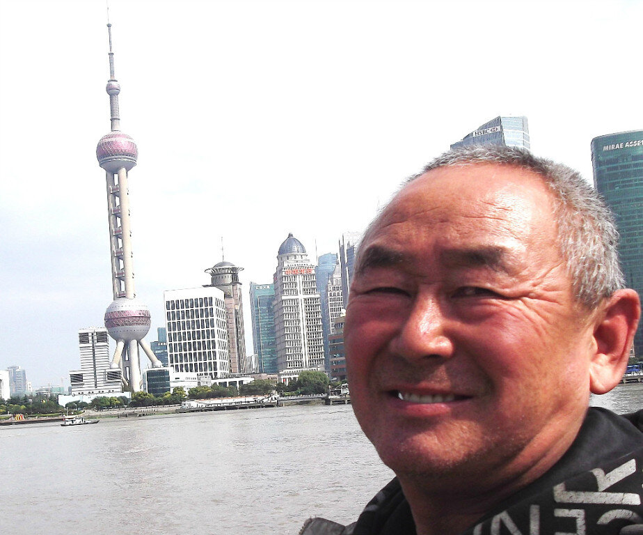 В Шанхае, кажется на мопедке. 